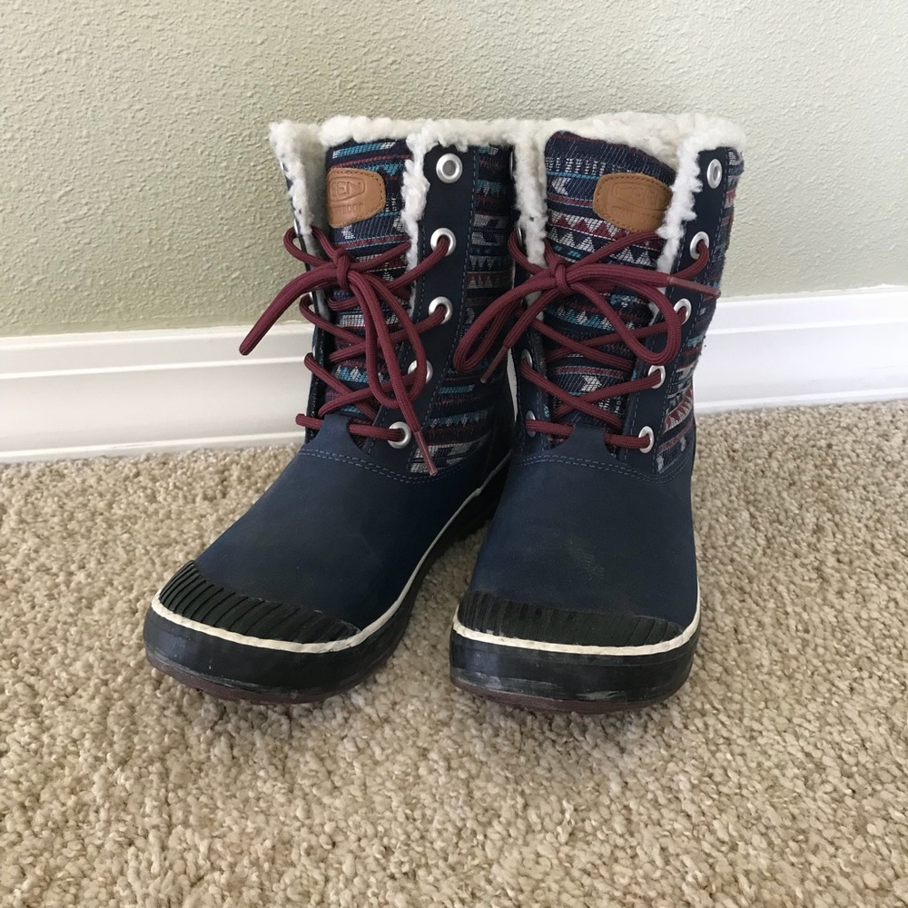 Snow boots